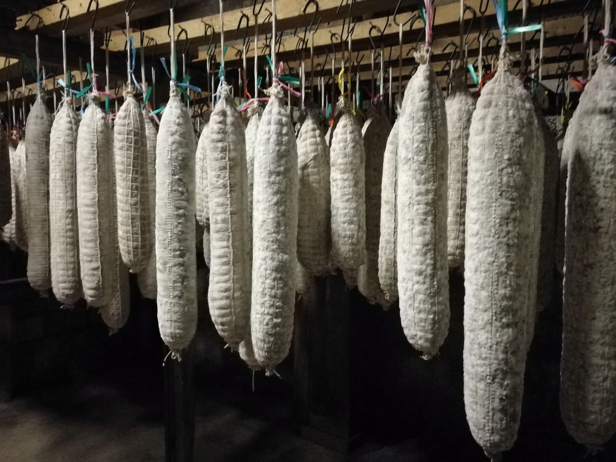 Salame di Varzi in stagionatura nella cantina del Ristorante La Ginestrella, Varzi
