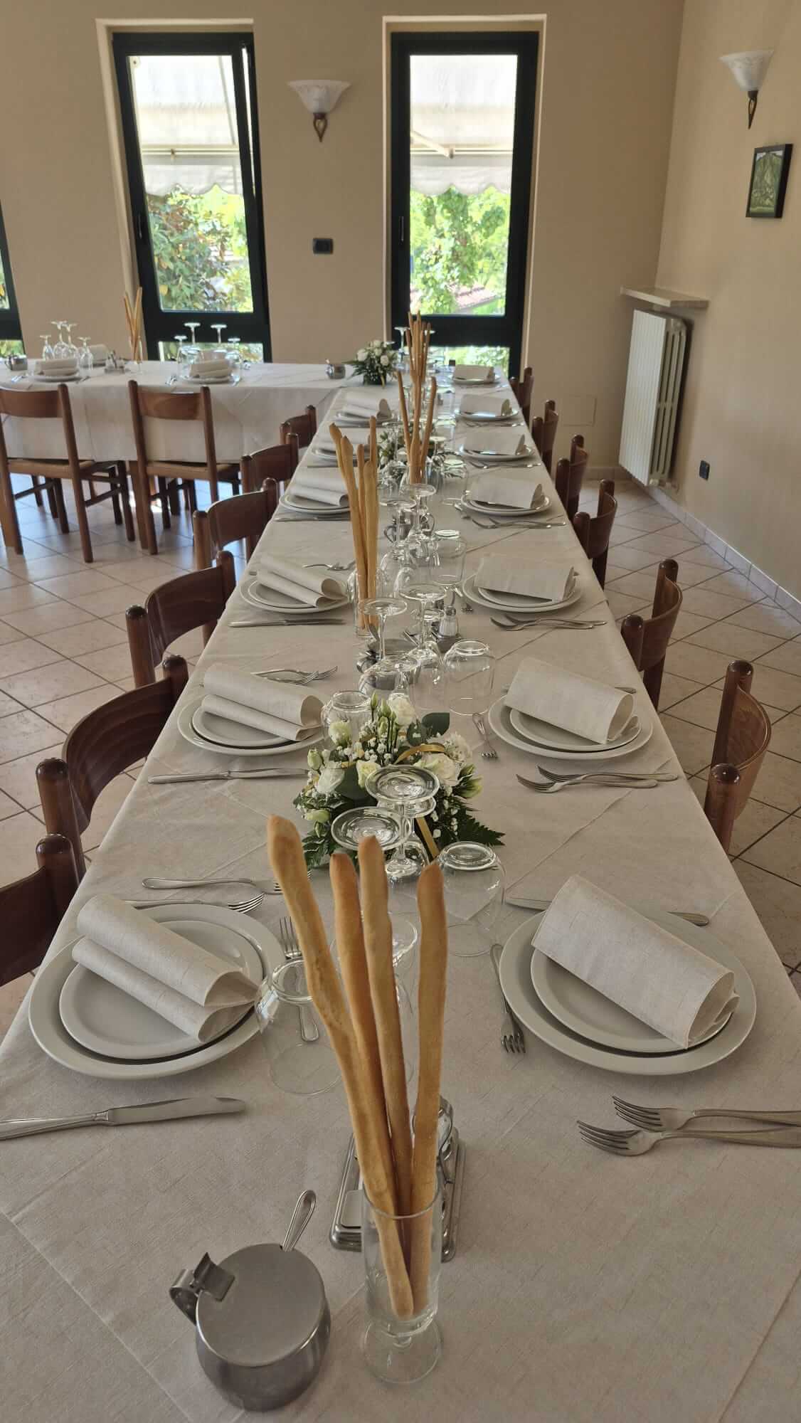 Sala interna del Ristorante La Ginestrella a Varzi – ambiente caldo e accogliente
